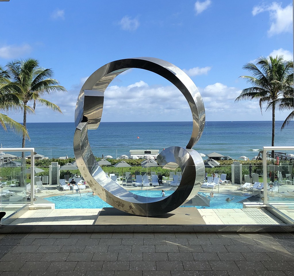 Gino Miles, ZZ Portico, 2019
stainless steel, 84 x 72 x 72 in.
MILE00006