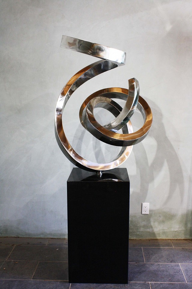 Gino Miles, Z Meander, 2021
stainless steel, 40 x 29 x 29 in. sculpture + 32 x 18 x 18 in. base
MILE00026