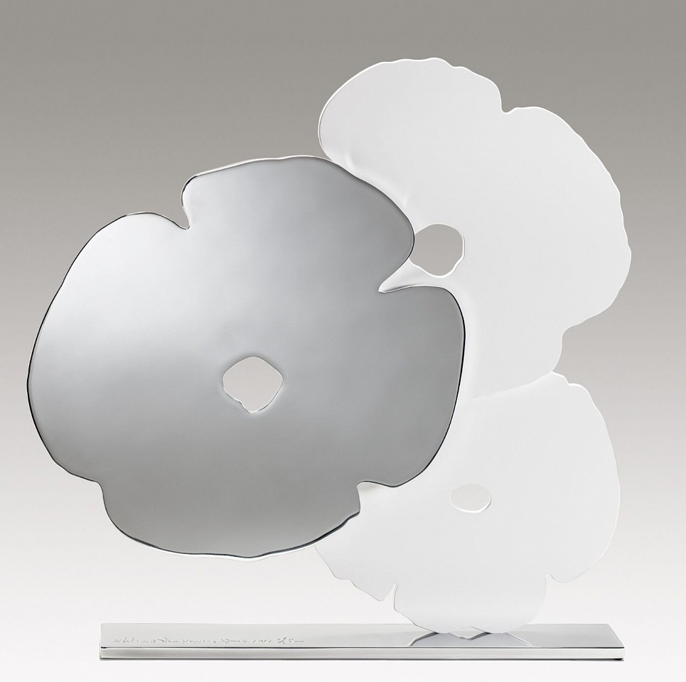 Donald Sultan, Z White and Silver Poppies; edition of 25, 2021
White Powder-coated aluminum and polished aluminum mounted on a polished aluminum base, 24 1/2 x 24 x 3 1/2 in. (62.2 x 61 x 8.9 cm)
SULT00122