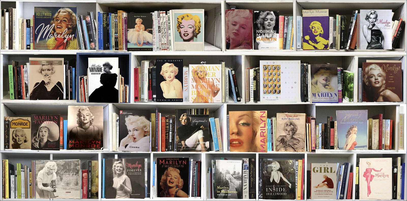 Max-Steven Grossman, Z Marilyn Monroe, 2024
diasec mounted photo, 37 x 75 in. or 48 x 100 in.
GROSS00865