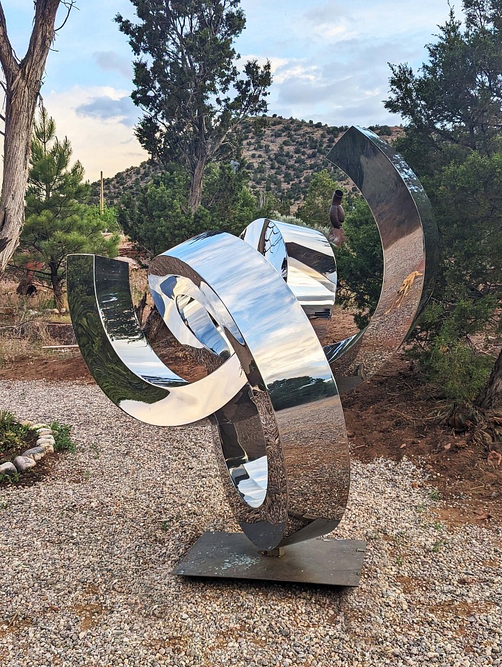 Gino Miles, Sunrise, 2024
stainless steel, 84 x 84 x 84 in. (213.4 x 213.4 cm)
MILE00077