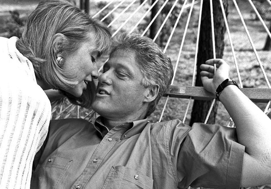 Harry Benson, Z Clinton's Kiss, 1992
BENS00019