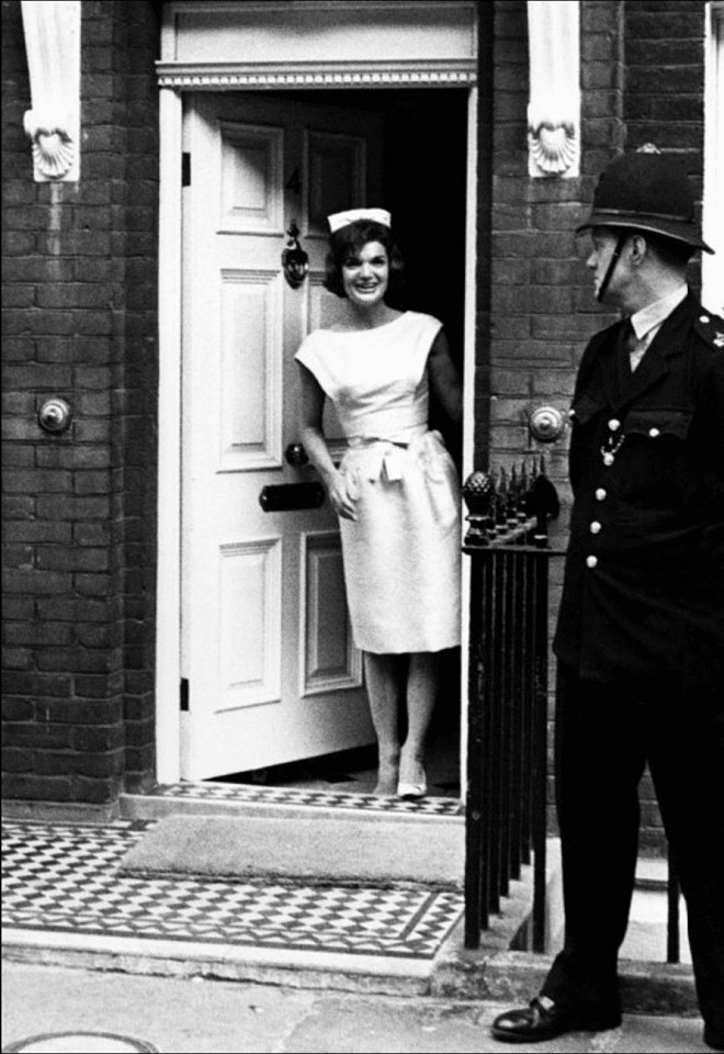 Harry Benson, Z Jackie in London, (In the Doorway), 1961
Archival Pigment Photograph
BENS00081