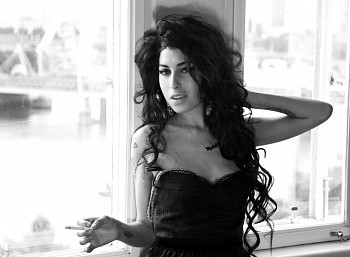 Harry Benson -&nbsp;Amy Winehouse by Window, London; edition 10/35
