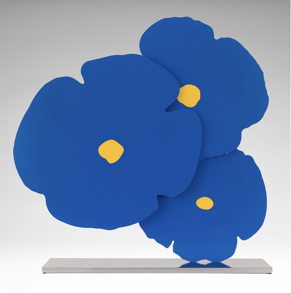 Donald Sultan, Z Blue with Yellow; edition of 25, 2024
Painted Aluminum and stainless steel centers, mounted on polished stainless steel base, 24 1/2 x 24 x 3 1/2 in.
SULT00182